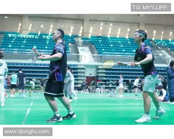 武汉羽毛球队的奋斗与荣耀：一段不平凡的羽毛球纪实之旅